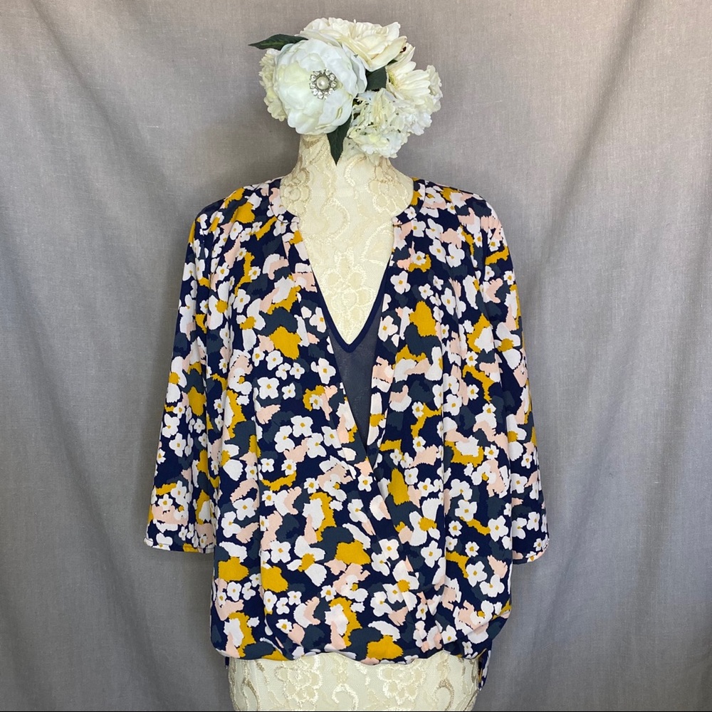 Abstract Floral Pattern Top - Picture 1 of 5
